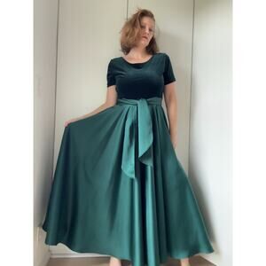 Vintage 90s Emerald Green Formal Gown Size 10 Princess Ball gown Glamorous
